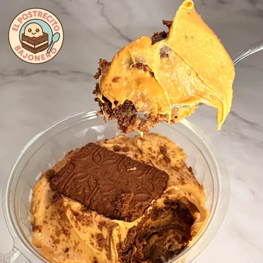 Chocotorta en pote, con una cucharada