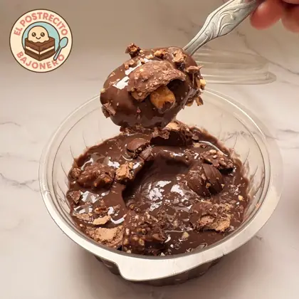 Postre de chocolate con Ferrero Rocher en pote